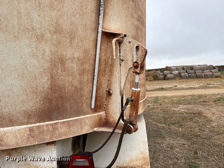 image for item FB6496 1982 International 1954 feed mixer truck