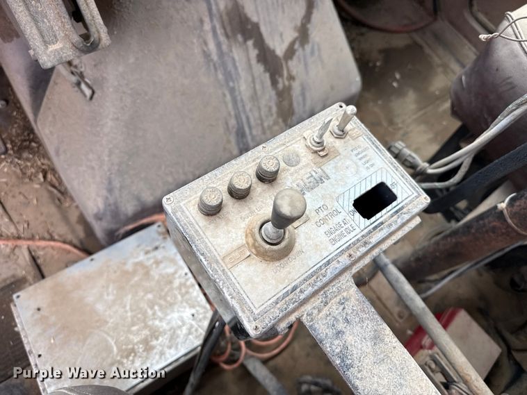 image for item FB6496 1982 International 1954 feed mixer truck