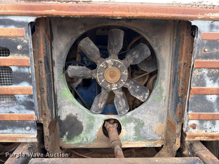 image for item FB6496 1982 International 1954 feed mixer truck