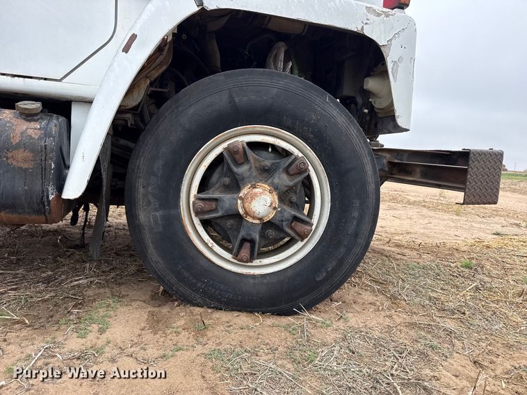 image for item FB6496 1982 International 1954 feed mixer truck