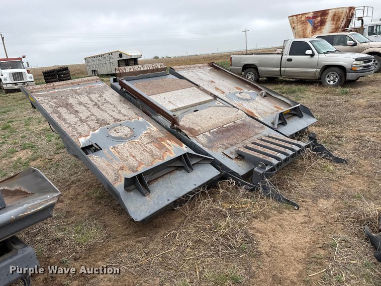 image for item FB6499 Massey Ferguson AC25 bale accumulator