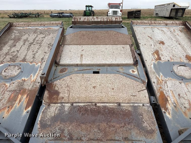 image for item FB6499 Massey Ferguson AC25 bale accumulator