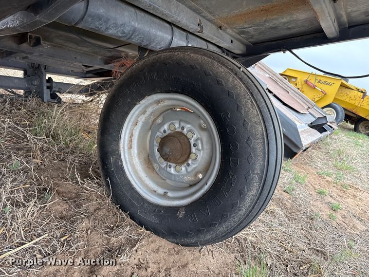 image for item FB6499 Massey Ferguson AC25 bale accumulator