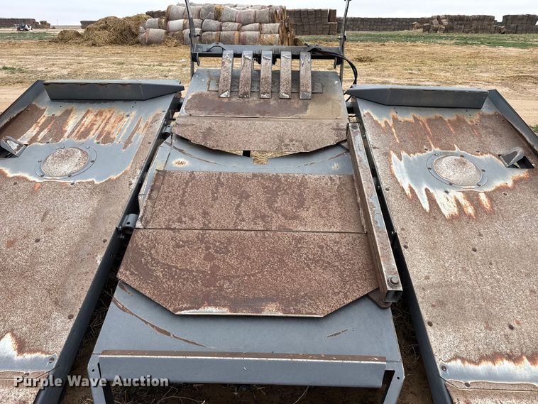 image for item FB6500 Massey Ferguson AC25 bale accumulator
