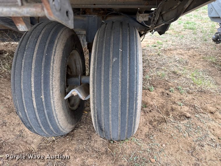 image for item FB6500 Massey Ferguson AC25 bale accumulator