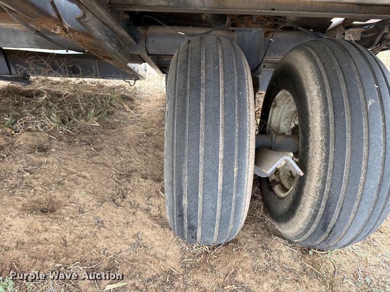 image for item FB6500 Massey Ferguson AC25 bale accumulator