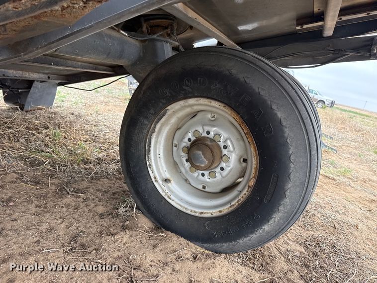 image for item FB6500 Massey Ferguson AC25 bale accumulator