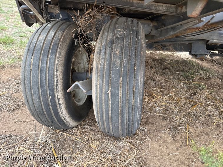 image for item FB6500 Massey Ferguson AC25 bale accumulator