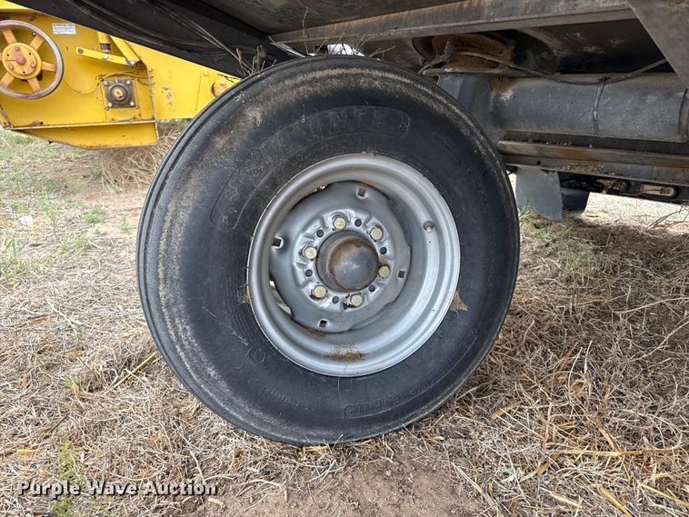 image for item FB6500 Massey Ferguson AC25 bale accumulator