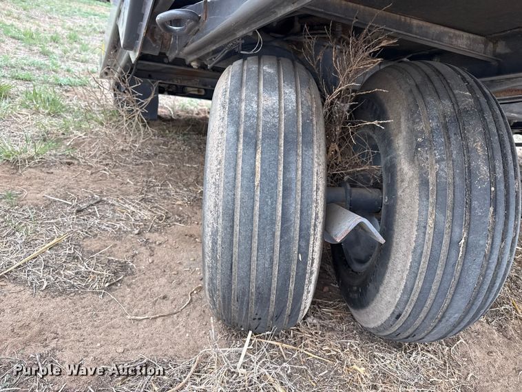 image for item FB6500 Massey Ferguson AC25 bale accumulator