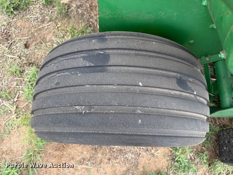 image for item FB6505 John Deere 348 small square baler