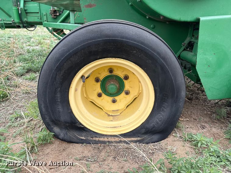 image for item FB6505 John Deere 348 small square baler