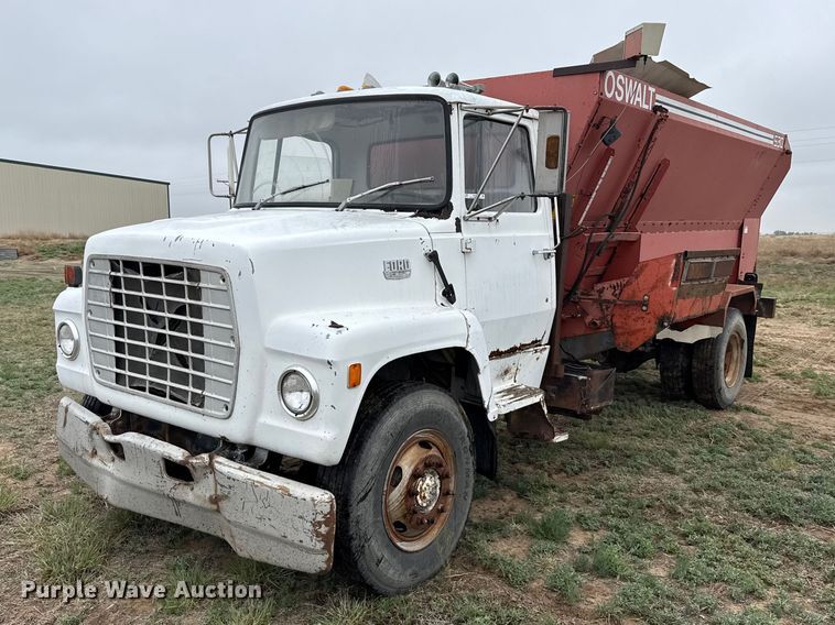 image for item FB6510 1980 Ford feed mixer truck