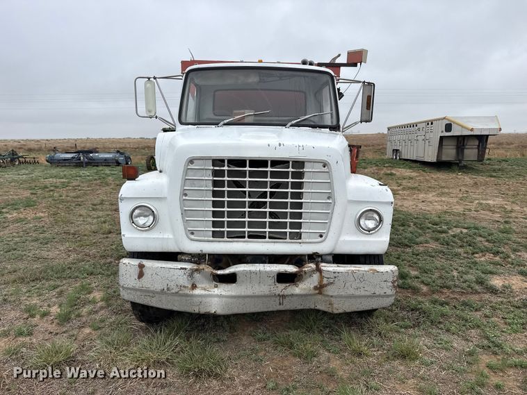 image for item FB6510 1980 Ford feed mixer truck
