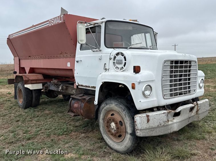 image for item FB6510 1980 Ford feed mixer truck
