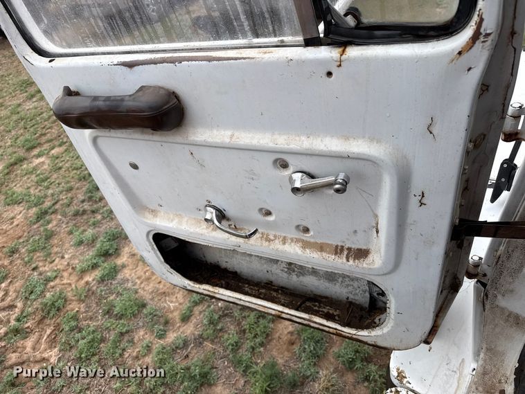 image for item FB6510 1980 Ford feed mixer truck