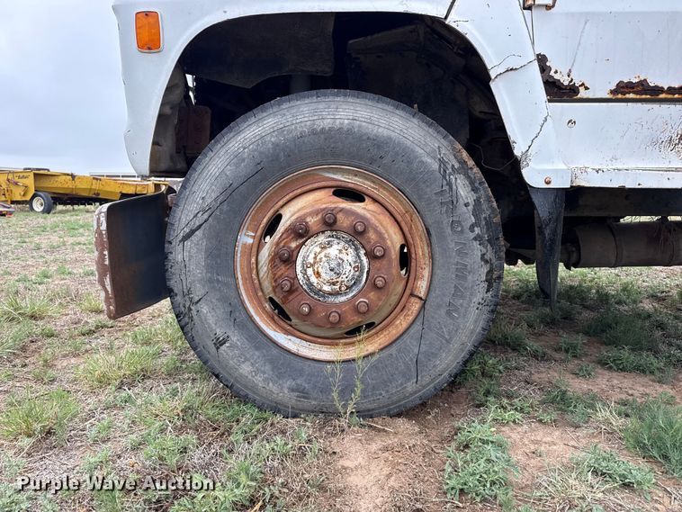 image for item FB6510 1980 Ford feed mixer truck