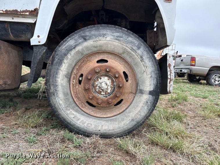 image for item FB6510 1980 Ford feed mixer truck