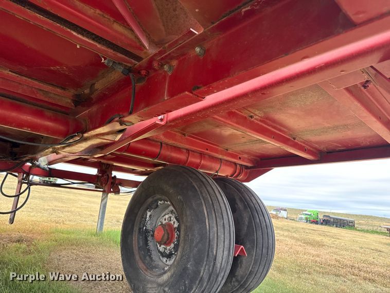 image for item FB6524 Case IH 8581 bale accumulator