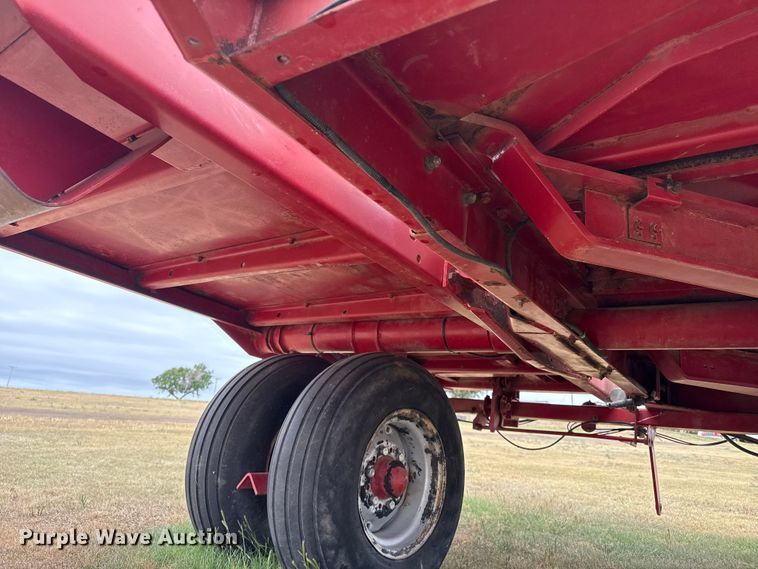 image for item FB6524 Case IH 8581 bale accumulator