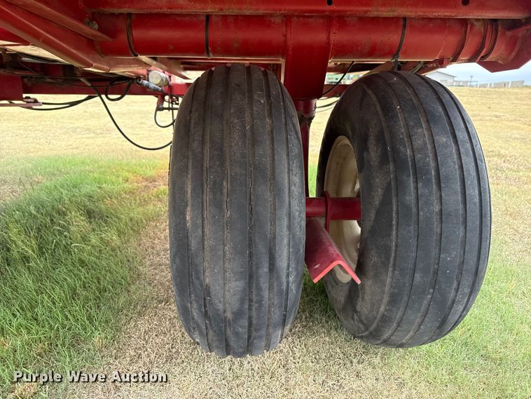 image for item FB6524 Case IH 8581 bale accumulator