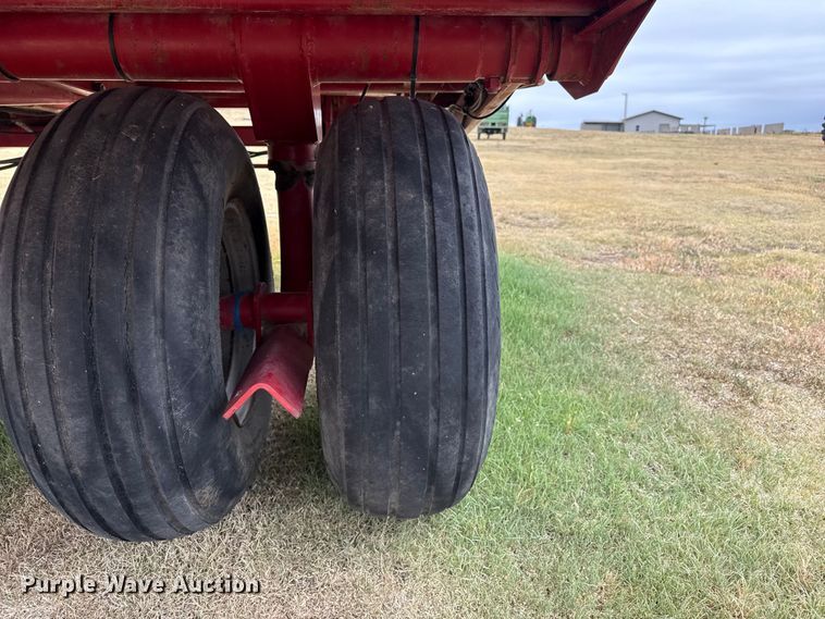 image for item FB6524 Case IH 8581 bale accumulator