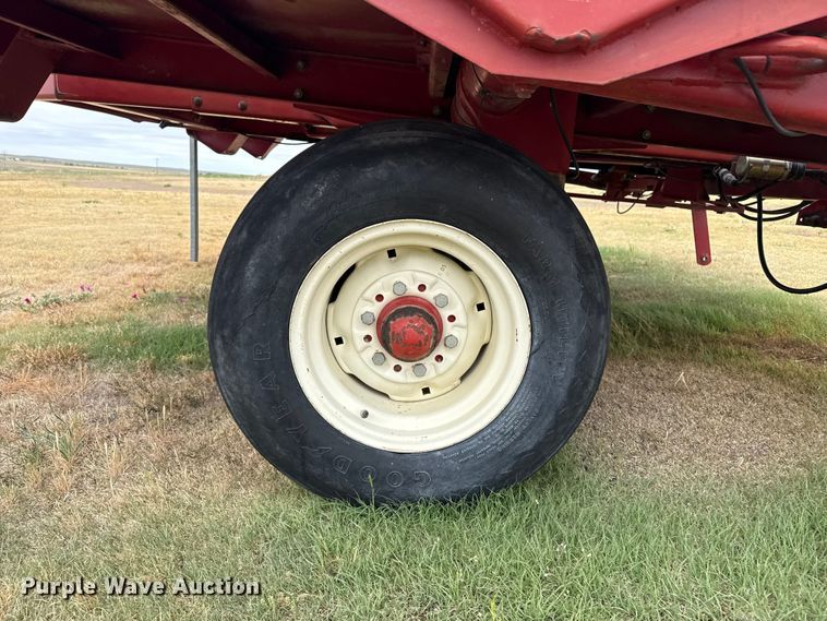 image for item FB6524 Case IH 8581 bale accumulator