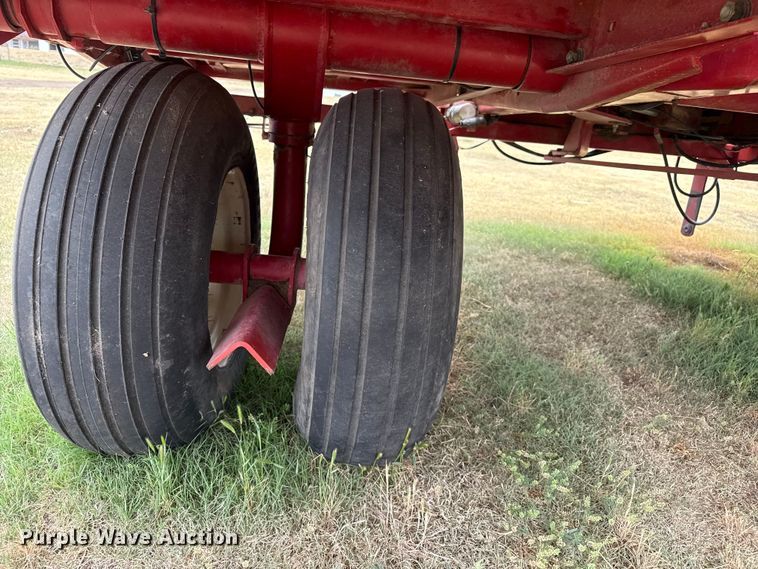 image for item FB6524 Case IH 8581 bale accumulator