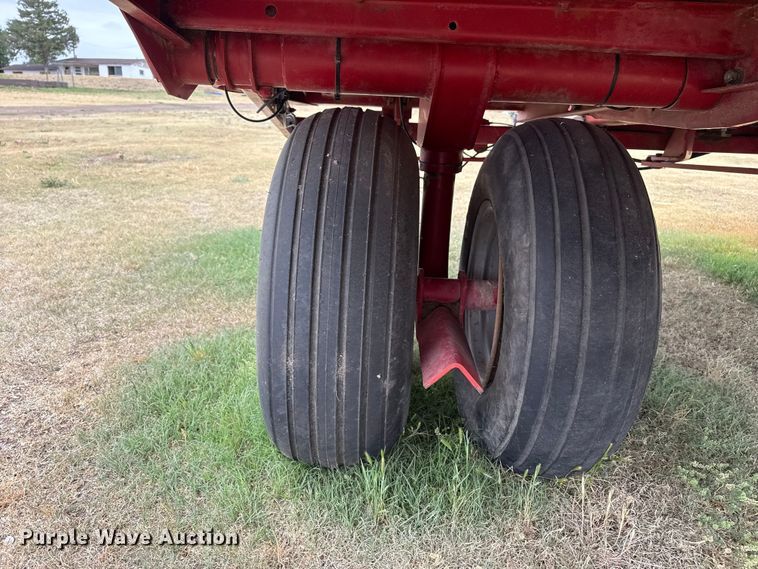 image for item FB6524 Case IH 8581 bale accumulator