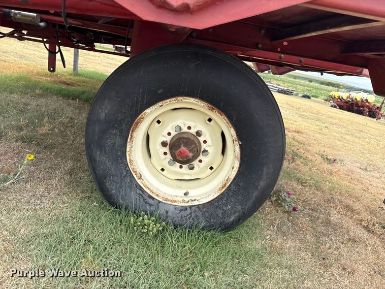image for item FB6524 Case IH 8581 bale accumulator