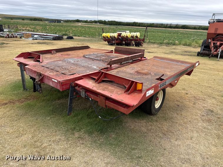 image for item FB6525 Case IH 8582 bale accumulator