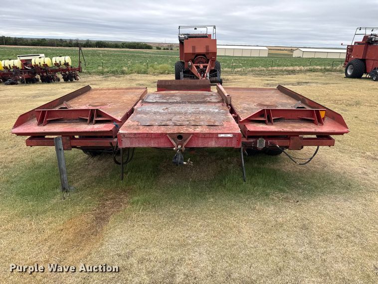 image for item FB6525 Case IH 8582 bale accumulator