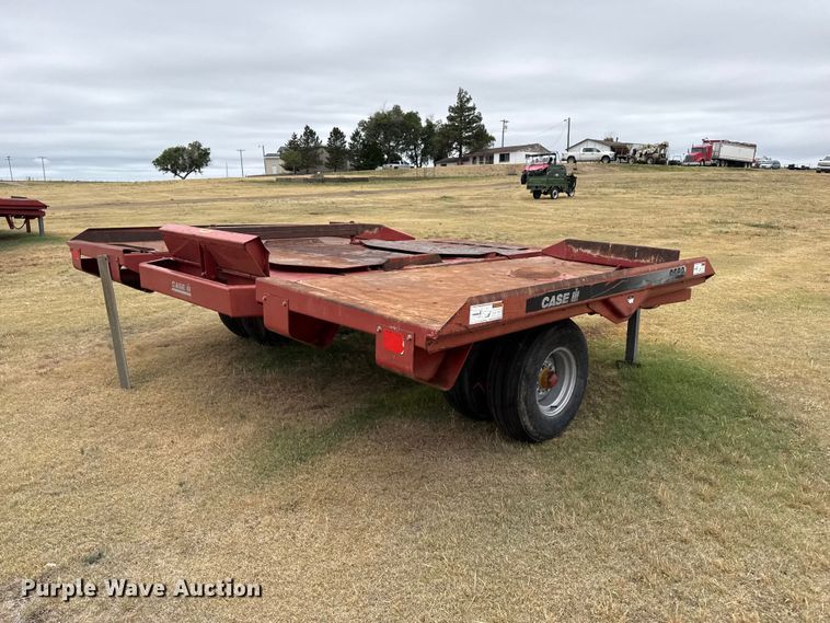 image for item FB6525 Case IH 8582 bale accumulator