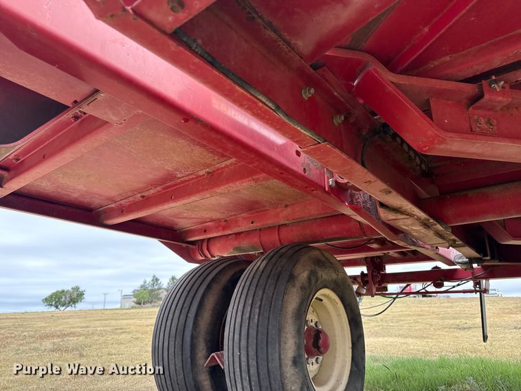 image for item FB6525 Case IH 8582 bale accumulator