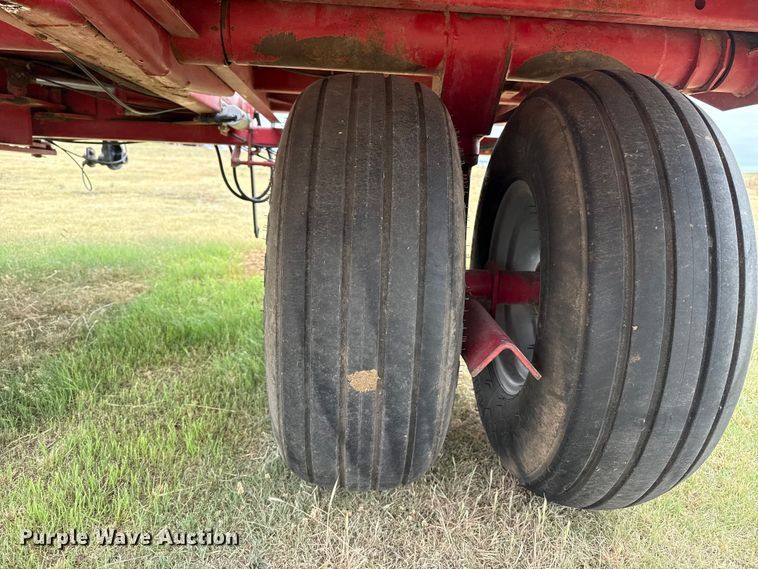 image for item FB6525 Case IH 8582 bale accumulator
