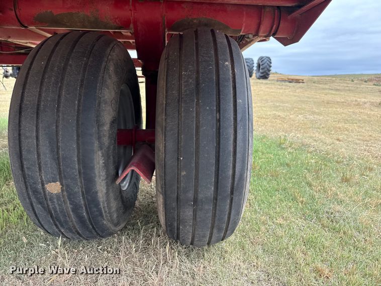 image for item FB6525 Case IH 8582 bale accumulator