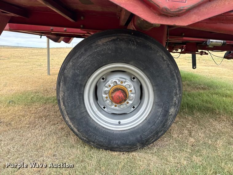 image for item FB6525 Case IH 8582 bale accumulator