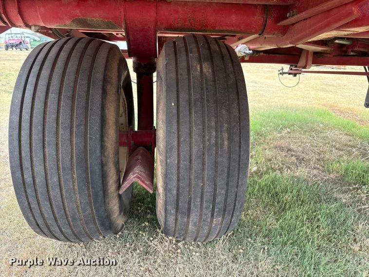 image for item FB6525 Case IH 8582 bale accumulator