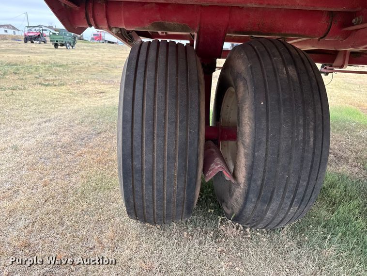 image for item FB6525 Case IH 8582 bale accumulator