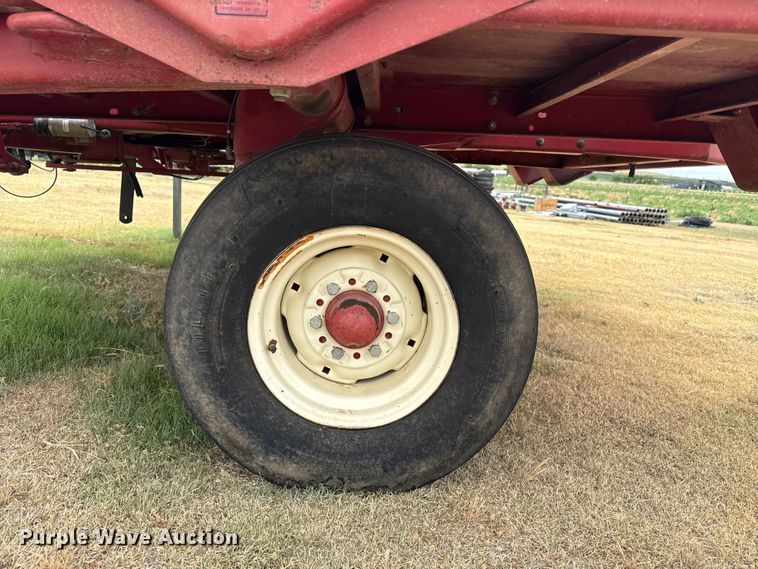 image for item FB6525 Case IH 8582 bale accumulator