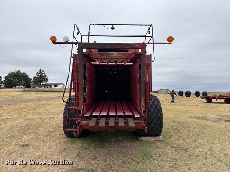 image for item FB6526 1995 Case IH 8580 large square baler