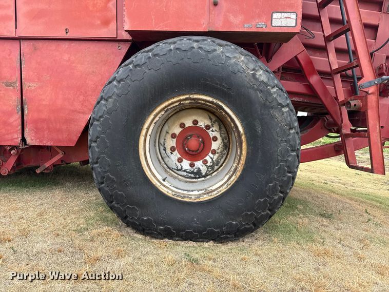 image for item FB6526 1995 Case IH 8580 large square baler