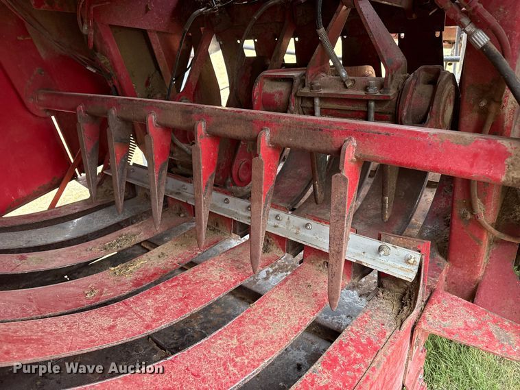 image for item FB6527 1999 Case IH 8590 large square baler