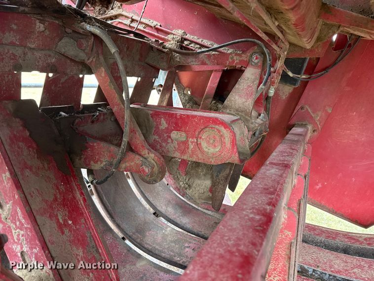 image for item FB6527 1999 Case IH 8590 large square baler