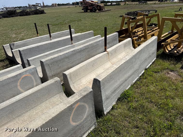 image for item FB6683 (4) concrete feed bunks