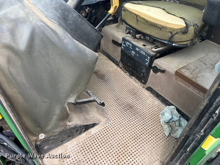image for item FB7412 1983 John Deere 8450 4WD tractor