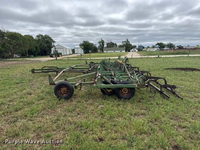 image for item FB7413 John Deere field cultivator