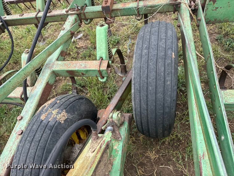 image for item FB7413 John Deere field cultivator