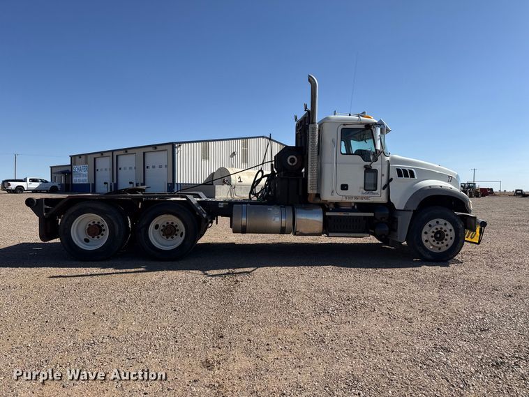 image for item FC2295 2013 Mack Granite GU713 winch truck