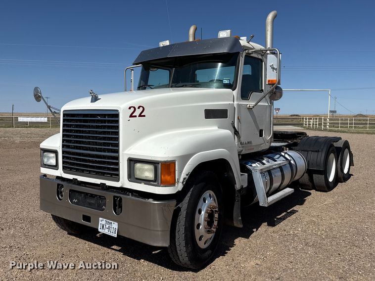 image for item FC2297 2012 Mack CHU613 semi truck